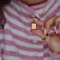 Collier or Iconique (gravure gratuite de ton choix)