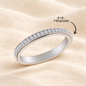 Bague zirco argent rotative sur lin crème