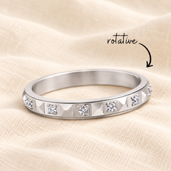 Bague hexago argent rotative sur lin crème