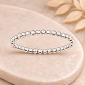 Bague Billie sur plateau beige marbré