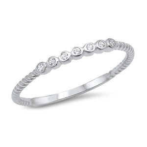 Bague Scintille en argent sterling 925 sur fond blanc