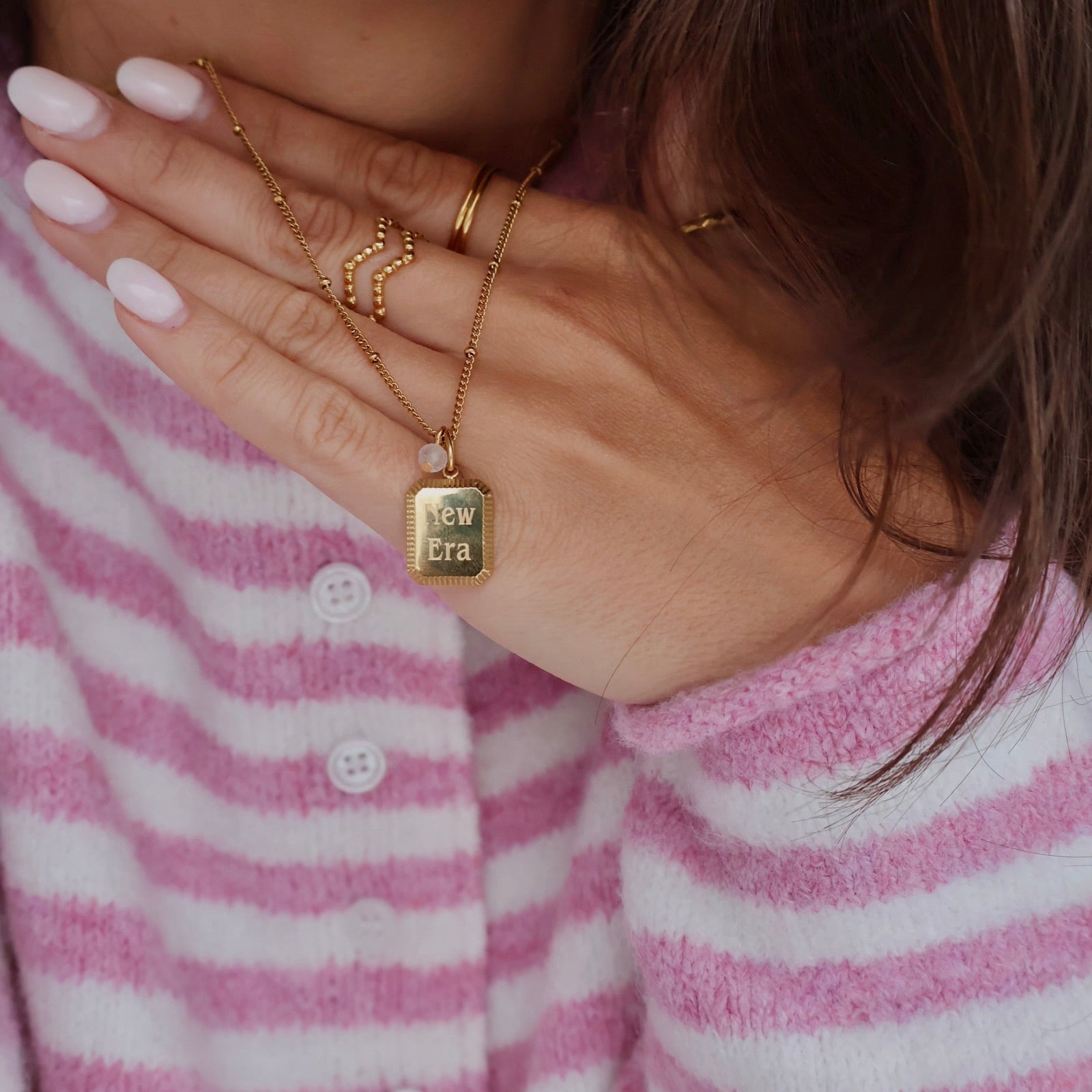 Collier or Iconique (gravure gratuite de ton choix)