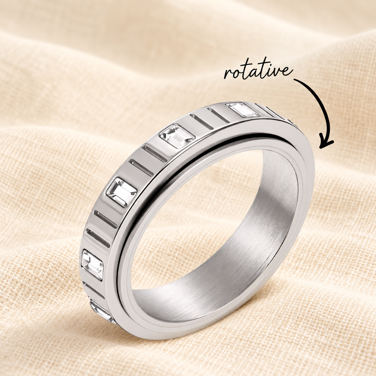 Bague linea argent rotative sur lin crème