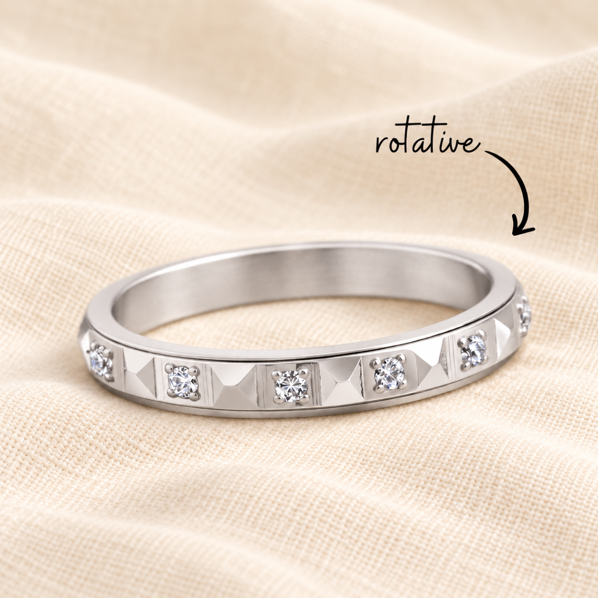 Bague hexago argent rotative sur lin crème
