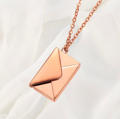 Collier lettre anonyme or rose