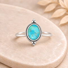 Bague Azura en argent sterling 925 sur plateau crème