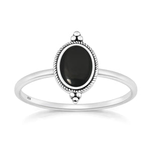 Bague Noctia en argent sterling 925 sur fond blanc