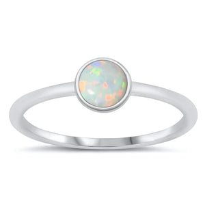 Bague Opaline en argent sterling 925 sur fond blanc