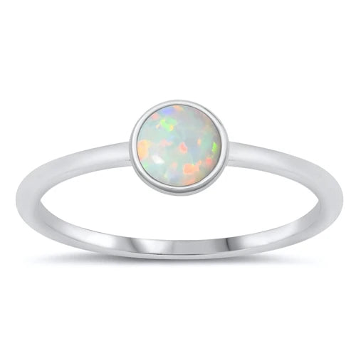 Bague Opaline en argent sterling 925 sur fond blanc