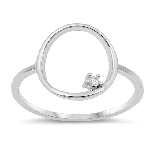 Bague Orbia en argent sterling 925 sur fond blanc