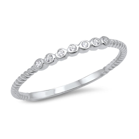 Bague Scintille en argent sterling 925 sur fond blanc